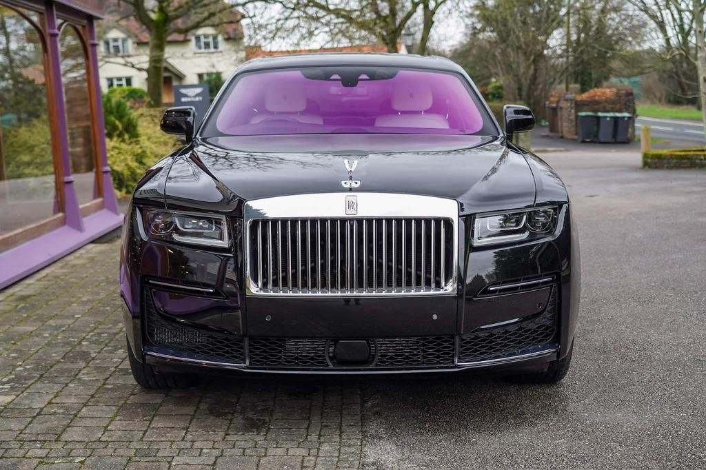 Black-rolls-royce-ghost